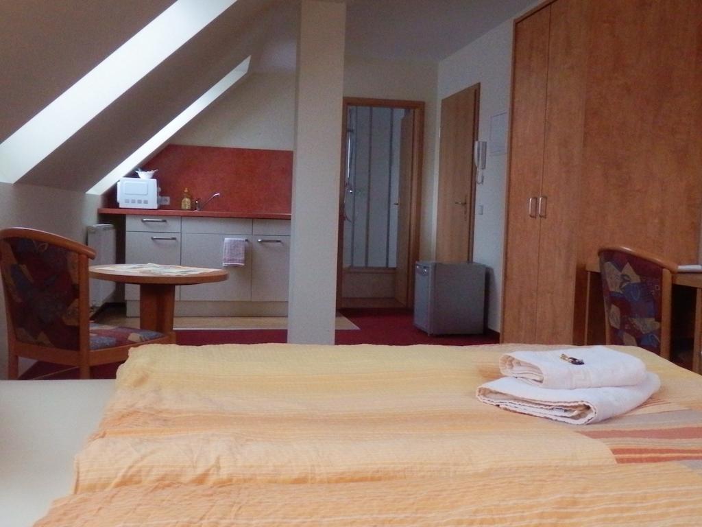 Pension Am Findling Potsdam Room photo
